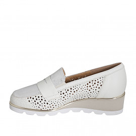 Woman's highfronted shoe with elastics and removable insole in cream pierced leather and silver laminated suede wedge heel 4 - Available sizes:  45, 46 2