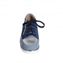 Zapato con plantilla extraible, cordones y cremallera en gamuza azul y azul claro y piel laminada plateada cuña 3 - Tallas disponibles:  35