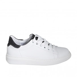 Zapato para mujer con cordones y plantilla extraible en piel blanca y brillante negra cuña 3 - Tallas disponibles:  32, 35