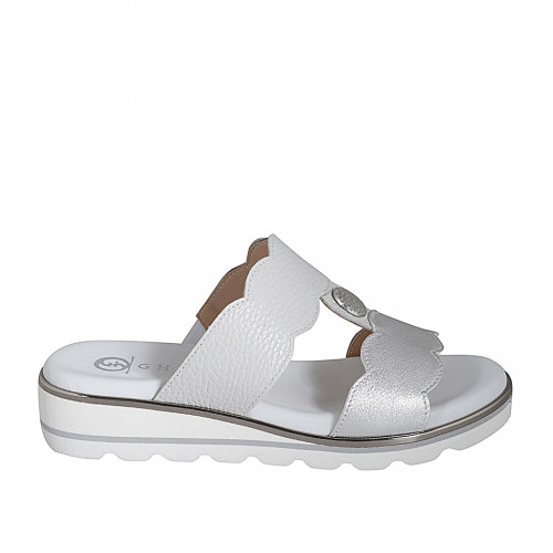 Woman's mule with elastic band and button in white and silver leather wedge heel 3 - Available sizes:  35, 42, 43, 44
