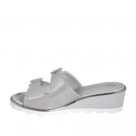 Sabot da donna con fibbie regolabili in camoscio stampato laminato argento zeppa 4 - Misure disponibili: 34, 35 2