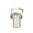 Sandalia con cinturon al tobillo y estrás para mujer en piel laminada platino y rafia beis tacon 7 - Tallas disponibles:  35, 45