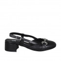 Zapato destalonado con punta redonda y accesorio para mujer en piel negra tacon 4 - Tallas disponibles:  32, 35