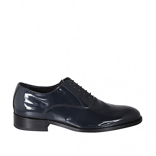Elegant men's Oxford shoe with laces...