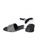 Sandalo da donna in pelle bianca e rafia bianca e nera con cinturino e tacco 3 - Misure disponibili: 42, 43, 44