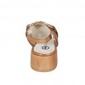 Slingback con punta tonda da donna in pelle color cuoio con accessorio tacco 4 - Misure disponibili: 32