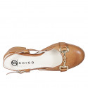 Zapato destalonado con punta redonda y accesorio para mujer en piel cognac tacon 4 - Tallas disponibles:  32