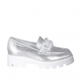 Mocassin pour femmes avec chaîne translucide en cuir lamé argent talon 4 - Pointures disponibles:  32, 33, 34