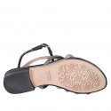 Sandalia de dedo para mujer en piel negra con estrás cobrizo y plateado y cinturon tacon 2 - Tallas disponibles:  32