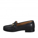 Mocassin avec accessoire d'or pour femmes en cuir noir talon 2 - Pointures disponibles:  35