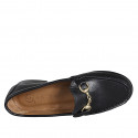 Mocassino da donna con accessorio oro in pelle nera tacco 2 - Misure disponibili: 35