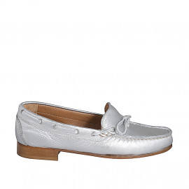 Mocassino da donna in pelle laminata argento con fiocco tacco 2 - Misure disponibili: 33, 34, 35, 42, 43, 44, 45