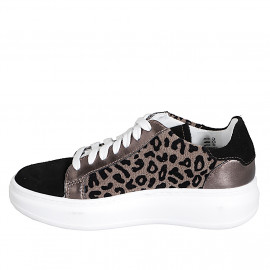 Sneaker avec lacets et semelle amovible pour femme en daim noir, tissu tacheté  et cuir lamé gris acier talon compensé 4 - Pointures disponibles:  33, 35, 42, 43, 44, 45, 46 2