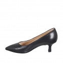 Woman's pointy pump in black leather with heel 6 - Available sizes:  32, 33, 34, 35, 42, 43, 44, 45