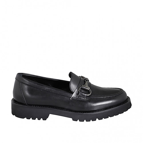 Mocassino college da donna con accessorio metallico in pelle nera tacco 3 - Misure disponibili: 32, 33, 35, 42, 43, 44, 45, 46