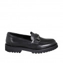 Mocasines para mujer con accesorio metalico en piel de color negro con tacon 3 - Tallas disponibles:  32, 33, 35, 42, 43, 44, 45, 46