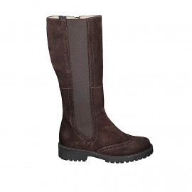 Stivale da donna con coda di rondine in punta, elastico laterale e cerniera interna in camoscio marrone scuro tacco 3 - Misure disponibili: 32, 33, 34, 35, 42, 43, 44, 45, 46