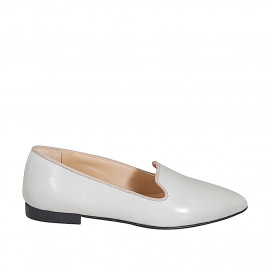 Woman's pointy mocassin in light grey patent leather and suede edges heel 2 - Available sizes:  33, 34, 35, 42, 43, 44, 45, 46