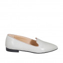 Mocassin à bout pointu pour femmes en verni gris clair et bordes en daim talon 2 - Pointures disponibles:  33, 34, 35, 42, 43, 44, 45, 46
