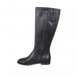 Woman's boot with a clean... 2