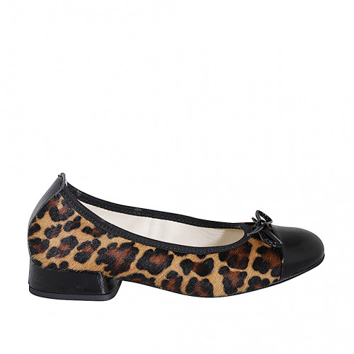 Woman's ballerina shoe with spotted haircalf, captoe and bow and black patent leather heel 2 - Available sizes:  32, 33, 34, 35, 44