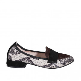 Mocassino a punta da donna in vernice stampata e camoscio nero e testa di moro tacco 2 - Misure disponibili: 32, 33, 35, 42, 43, 44, 45, 46