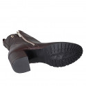 Stivaletto da donna con doppia cerniera, borchia e punta tonda in pelle testa di moro tacco 5 - Misure disponibili: 32, 33, 35, 42, 43, 44, 45
