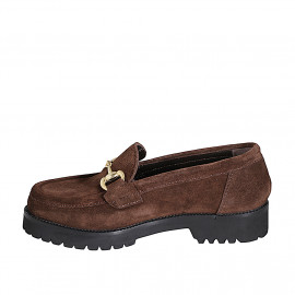 Mocasín para mujer con accesorio en gamuza marron con tacon 3 - Tallas disponibles:  32, 33, 34, 35, 42, 43, 44, 45, 46, 47 2