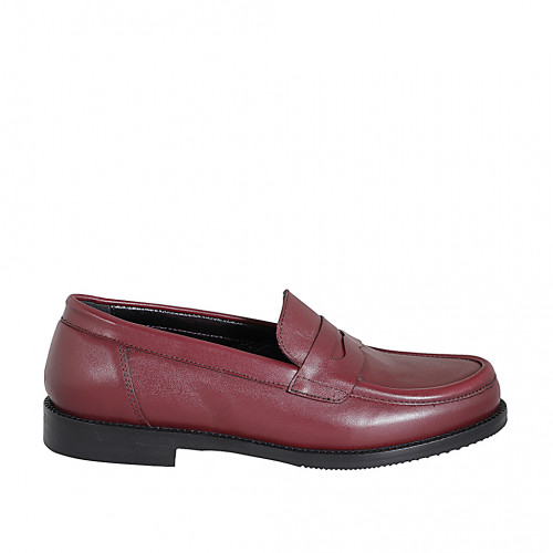 Woman's loafer in maroon leather heel 2