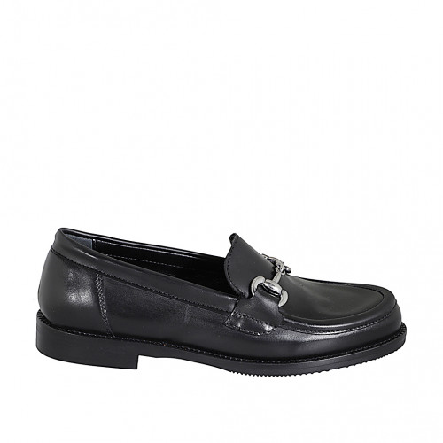 Mocassin avec accessoire pour femmes en cuir noir talon 2 - Pointures disponibles:  32, 33, 34, 35, 42, 43, 44, 45, 47