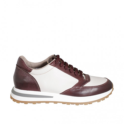 Woman's laced sneaker with removable...