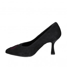 Woman's pointy pump in... 2