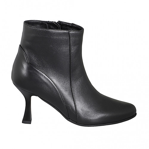 Woman's ankle boot with zipper in black leather and heel 7 - Available sizes:  32, 33, 34, 35, 42, 43, 44, 45, 46