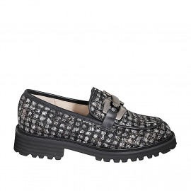 Mocassino da donna con accessorio metallico in tessuto bouclé nero, bianco e platino e pelle nera tacco 3 - Misure disponibili: 32, 33, 34, 35, 42, 43, 44, 45, 46