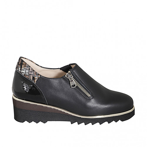 Chaussure avec fermetures èclair pour femmes en cuir et cuir verni noir et imprimé multicouleur talon compensé 4 - Pointures disponibles:  32, 33, 34, 35