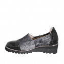 Woman's highfronted shoe with button in grey elastic velvet and black patent leather wedge heel 4 - Available sizes:  32, 33, 34, 35