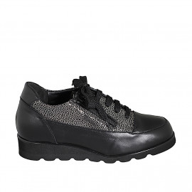 Sneaker con cordones con cremallera y plantilla extraíble en piel negra y piel elástica estampada color platino cuña 3 - Tallas disponibles:  33, 34, 35, 42, 43, 44, 45, 46