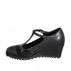 Escarpin pour femmes avec semelle amovible et courroie T en cuir verni et cuir noir talon compensé 6 - Pointures disponibles:  33, 34 2