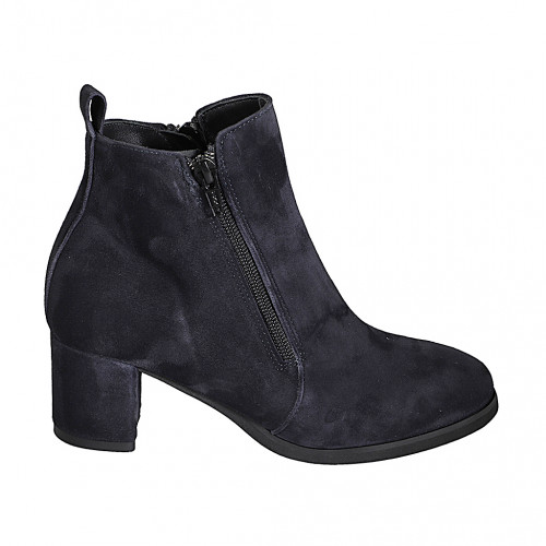 Woman's ankle boot with removable...