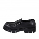 Mocassino da donna con elastico e accessorio in pelle nera tacco 4 - Misure disponibili: 32, 33, 34, 35, 42, 43, 44, 45, 46, 47