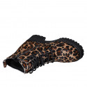 Stivaletto stringato anfibio da donna in pelle di vitello maculato con pelo tacco 5 - Misure disponibili: 32, 33, 34, 35, 42, 43, 44, 46