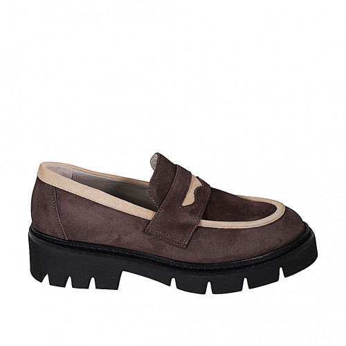 Woman's mocassin in brown and creme...