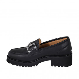 Mocassin avec accessoire argent pour femmes en cuir noir talon 4 - Pointures disponibles:  33, 34, 35, 43, 44, 46 2
