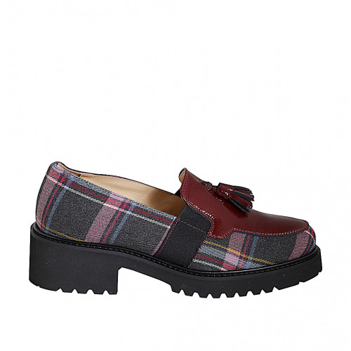 Mocasino para mujer con elasticos y borlas en tejido de tartan multicolor y charol granate tacon 4 - Tallas disponibles:  33, 34, 35, 42, 43, 44, 45, 46