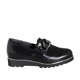 Chaussure fermée pour femmes avec elastiques, chaine et semelle amovible en cuir noir talon compensé 3 - Pointures disponibles:  32, 33, 34, 35, 42, 43, 44, 45, 46