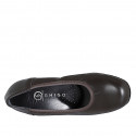 Decolté da donna con plantare estraibile ed elastico in pelle marrone scuro tacco 4 - Misure disponibili: 32, 33, 34, 35, 42, 43, 44, 45, 46