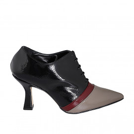 Woman's pointy laced shoe...