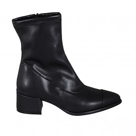 Woman's pointy ankle boot...