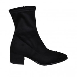 Woman's pointy ankle boot...