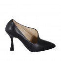 Chaussure pour femme décolletée à bout pointu avec décolleté asymétrique en cuir noir talon 9 - Pointures disponibles:  32, 33, 34, 35, 42, 43, 44, 45, 46